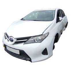 Toyota Auris 1.4 d4d (para peças) 2013